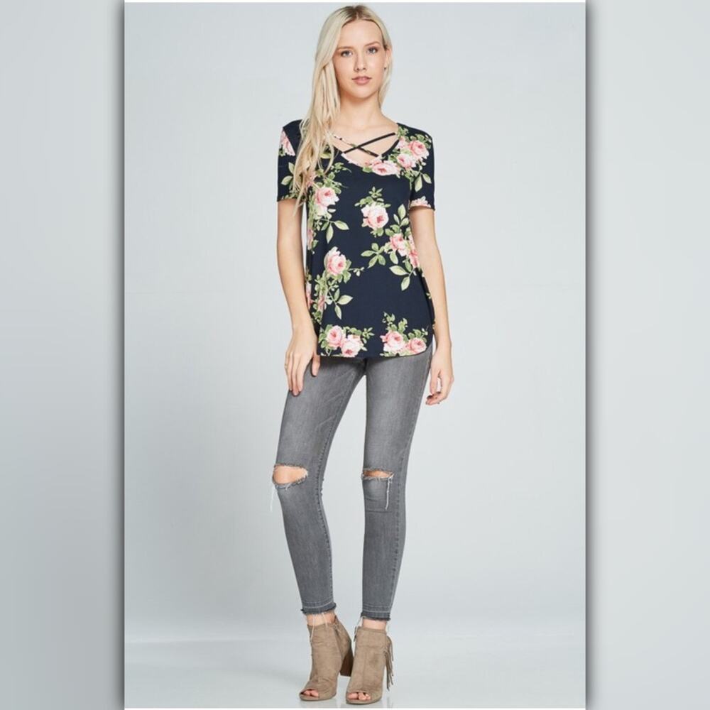 A031-A • Black Floral Crisscross Lattice V-Neck Short Sleeve Top